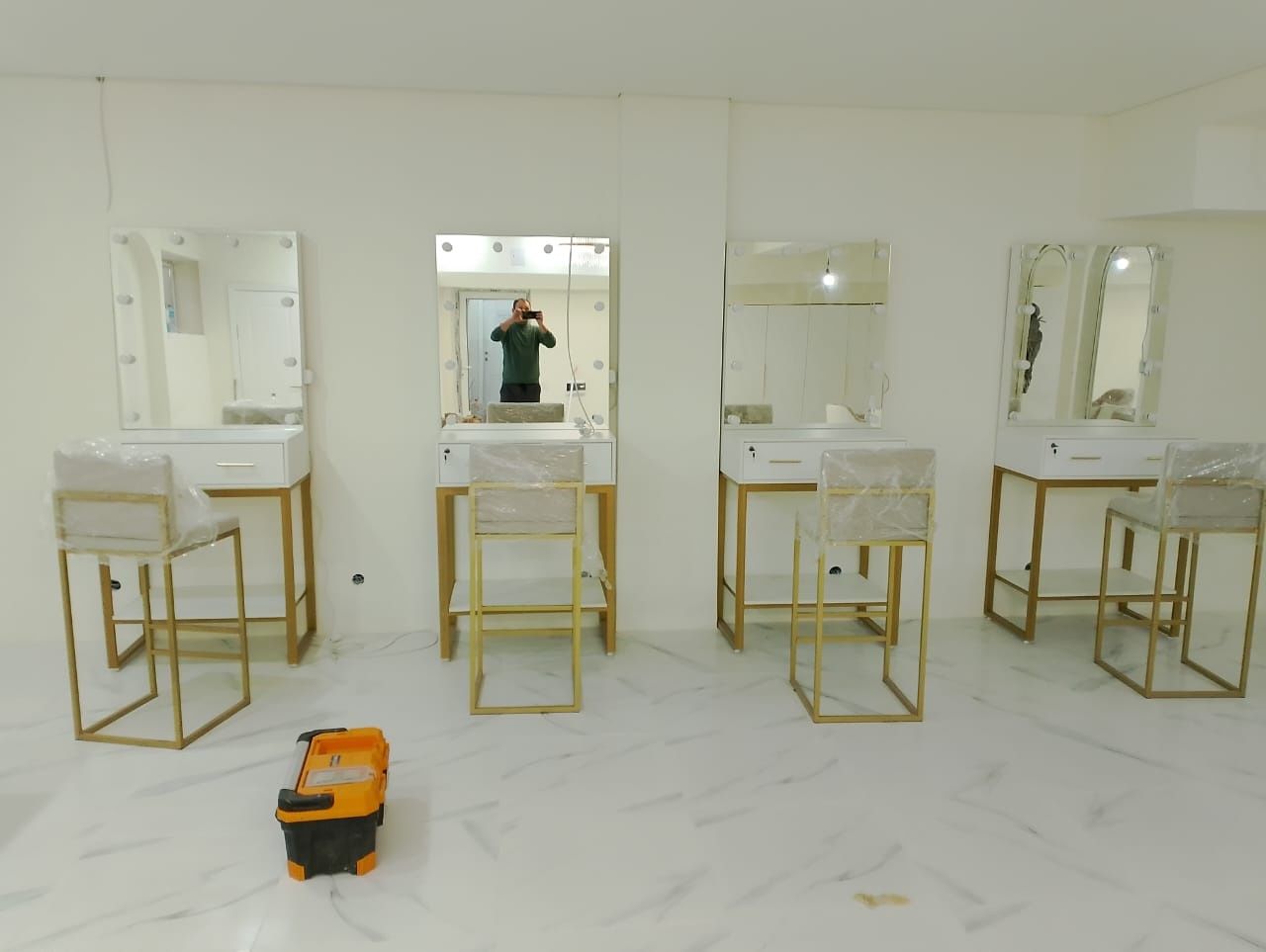 Визажное зеркало в стиле лофт
