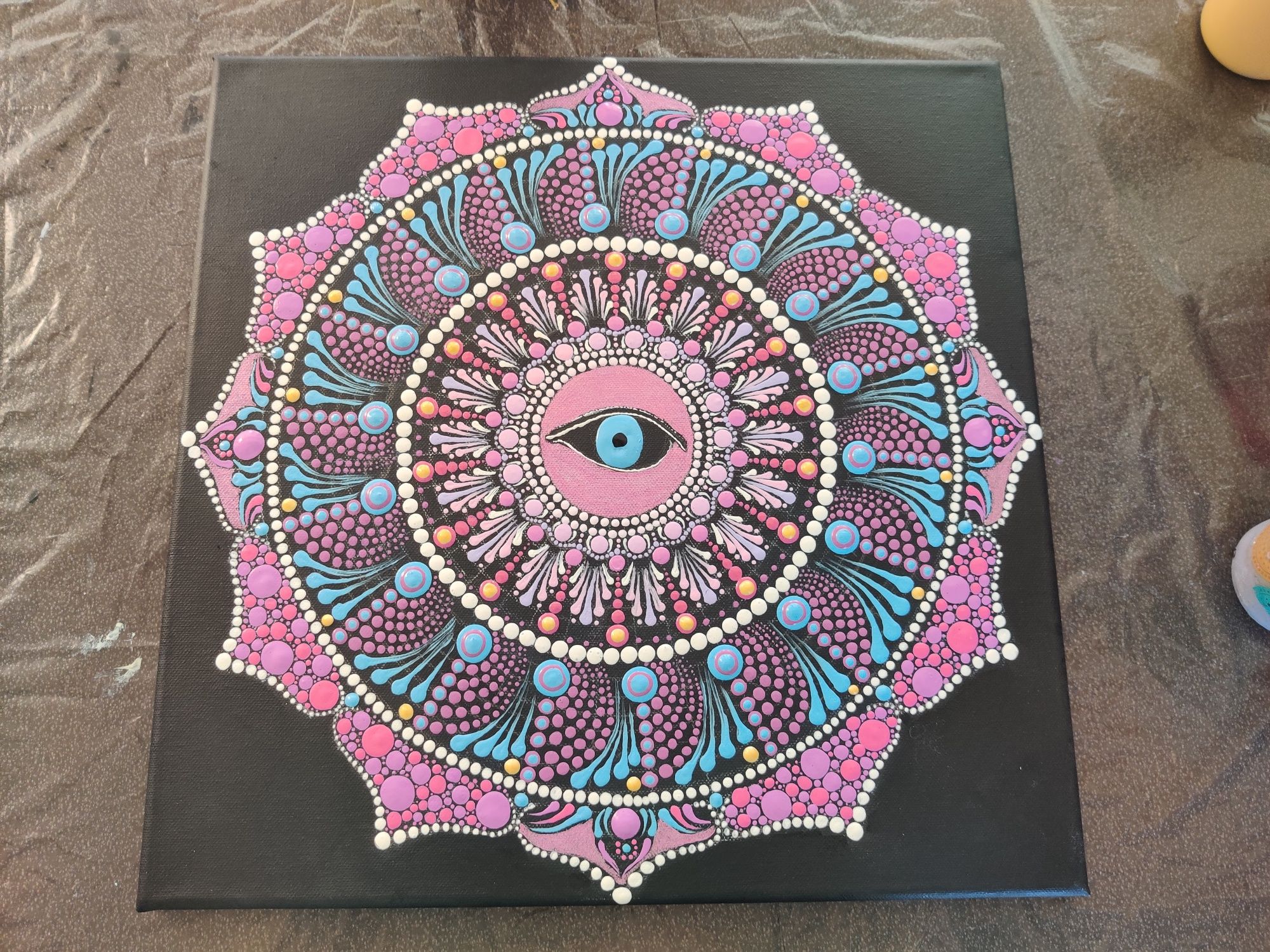 Mandala in puncte 3D pictata manual (acrilice, panza pe sasiu)