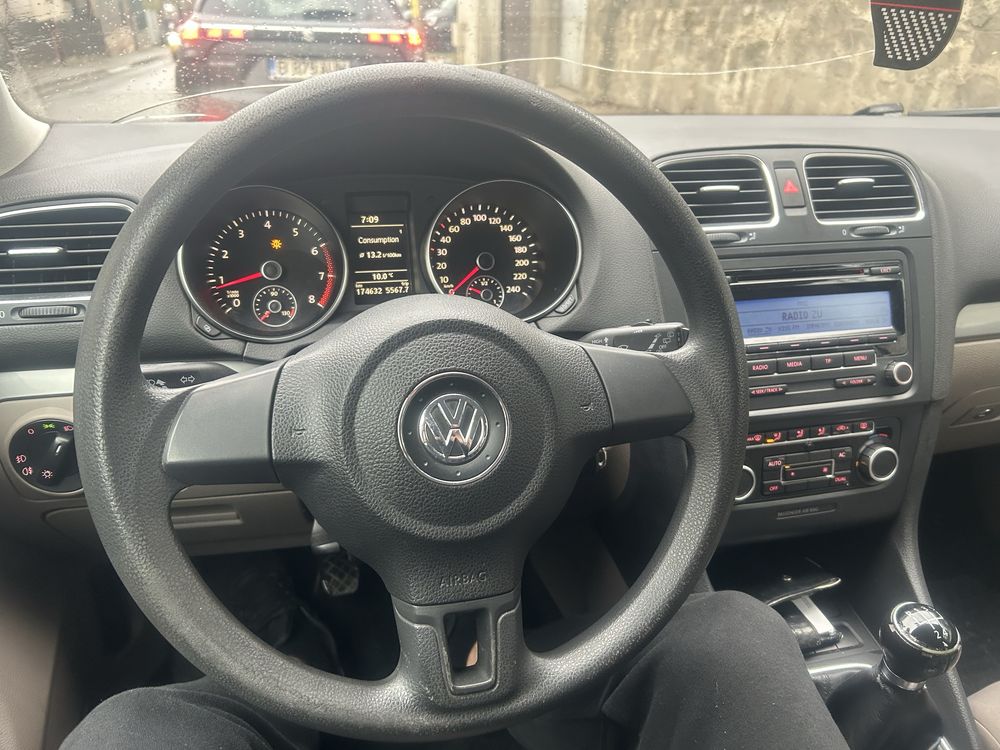 Vand vw golf 6 ,1.6 benzina,2010, 105cp,cutie manuala 5+1