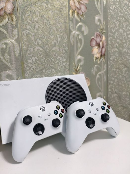 Xbox Series S 512GB; Отличное Состояние; 2 Оригинальных Геймпада!