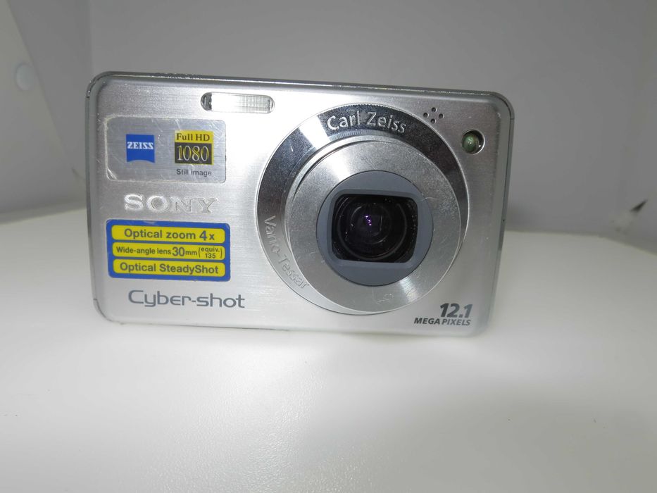 Sony Cyber-shot W220 компактен фотоапарат, комплект камера и зарядно