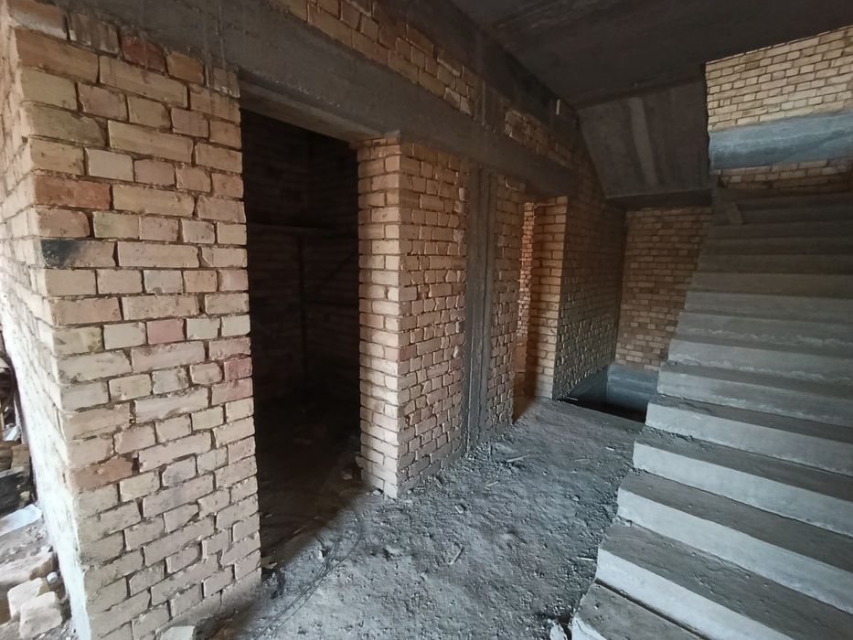 Yangi qurilgan uy sotiladi. Продается новый дом