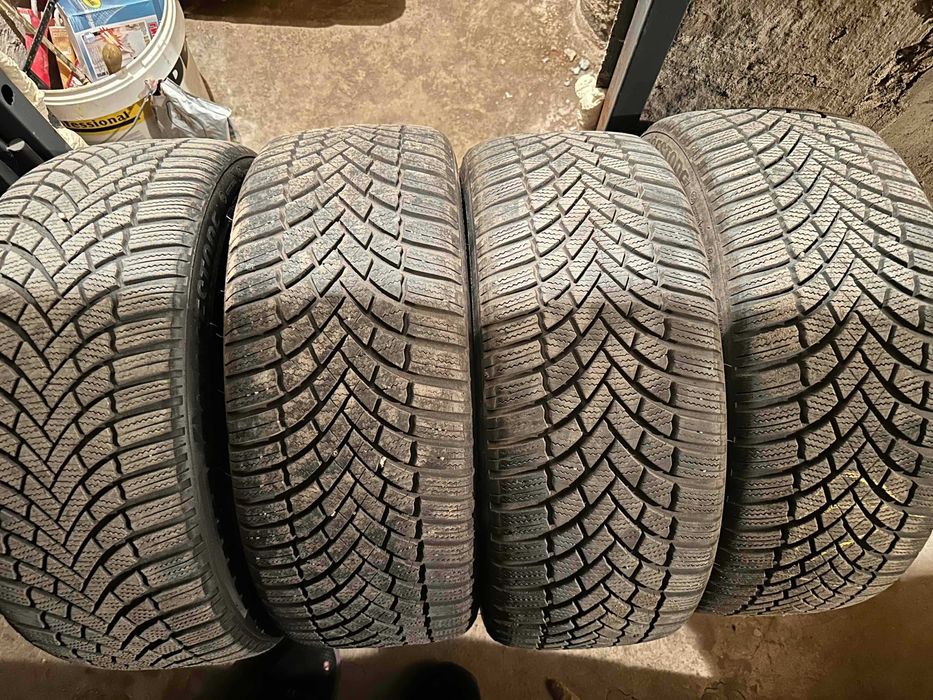 Продавам 4бр зимни гуми Bridgestone Blizzak LM005 215/45/17 DOT2223
