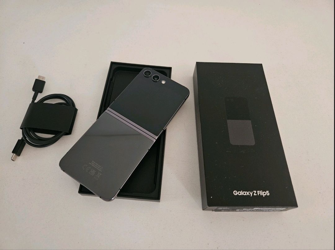 Samsung Galaxy Z flip 5 256GB