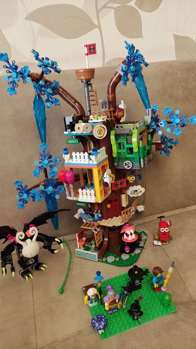 LEGO DREAMZzz Фантастична дървесна къща 71461