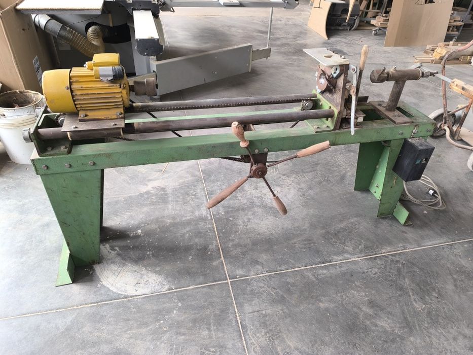 Бусолен струг за дърво