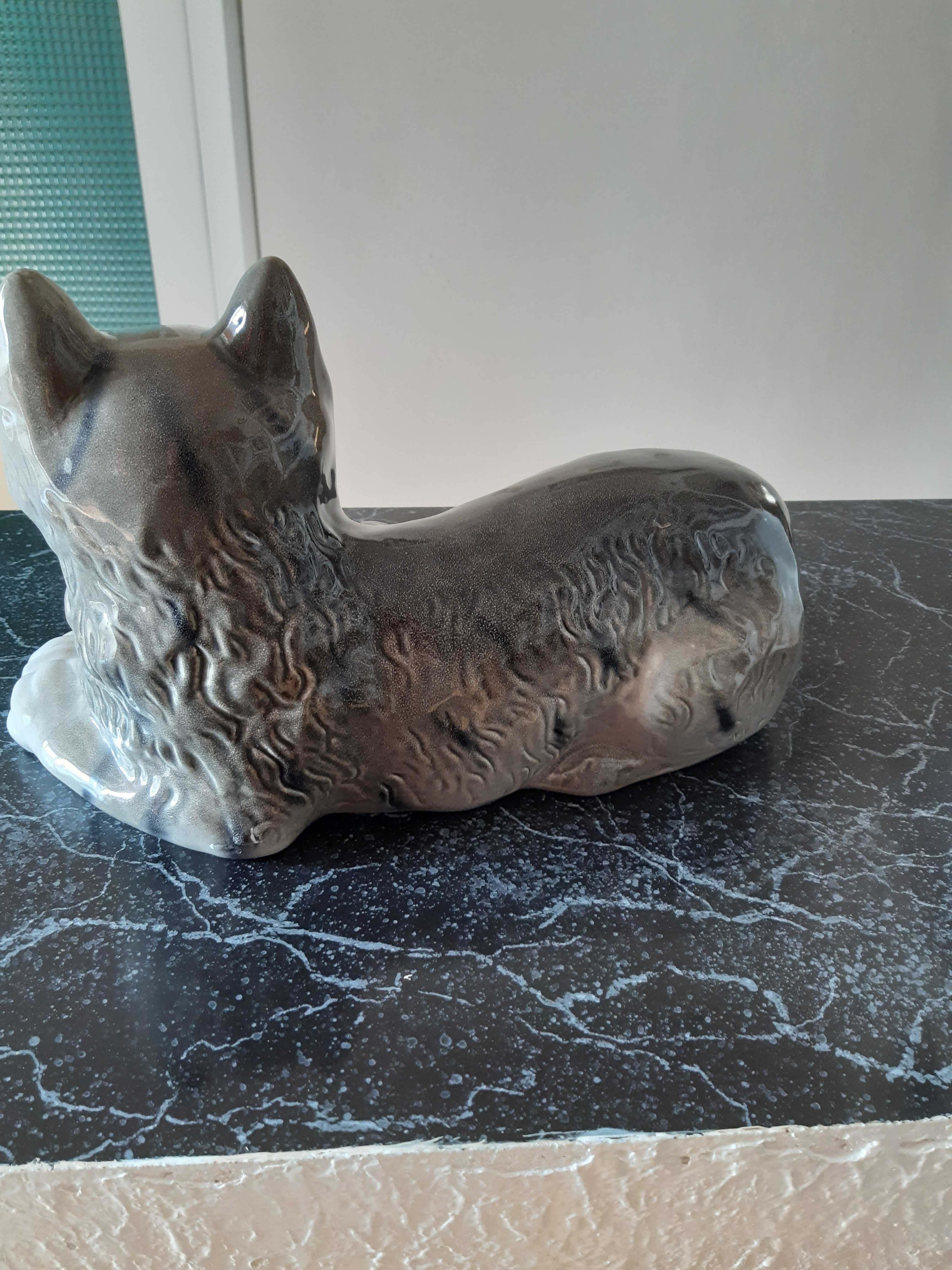 Pisica din ceramica cu lungime 34cm si inaltime 20cm