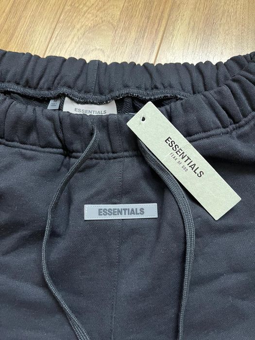 Pantaloni Scurti Essentials