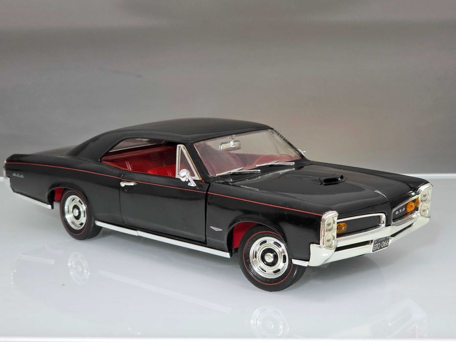 Macheta Auto 1/18 ERTL 1966 Pontiac GTO Black Red