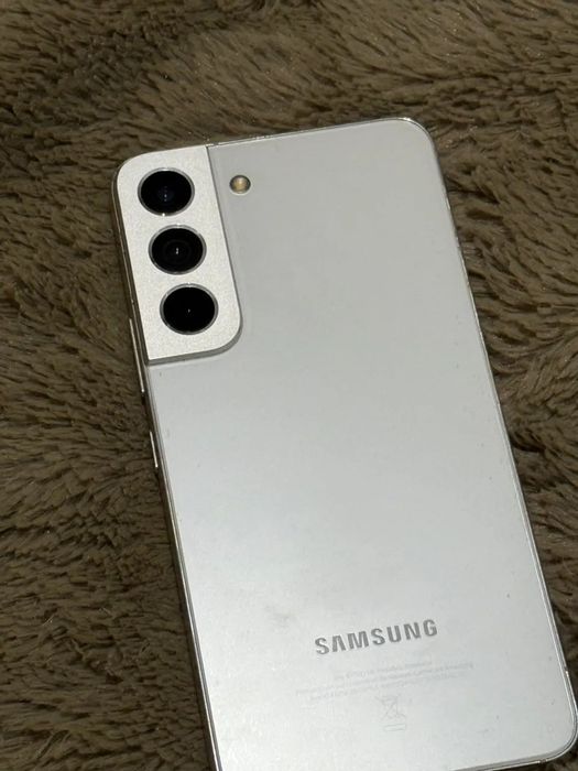 Samsung S22 12/256 ideal