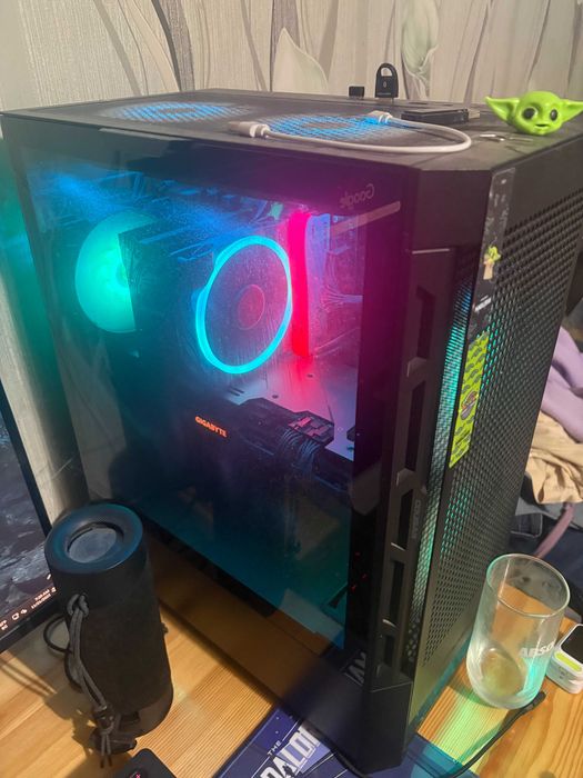 Геймърски компютър RX 7800 XT  16 GB, RYZEN 5 5600, 32GB RAM