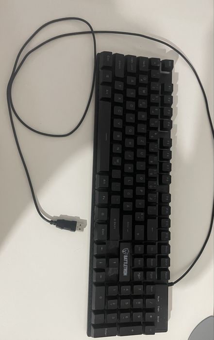 Vand Tastatura , maus, suport casti ,suport monitor , covoras