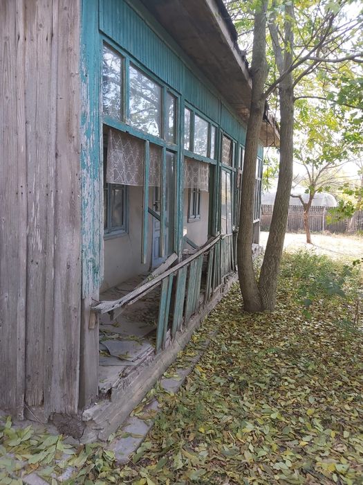 Vând casă bătrâneasca