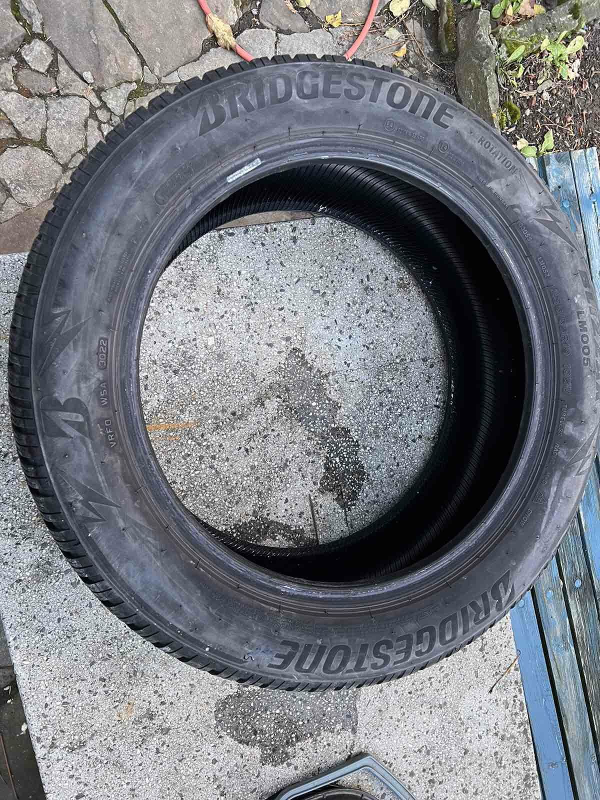 Продавам 4 зимни гуми BRIDGESTONE BLIZAK LM005  235*55*R19 105V