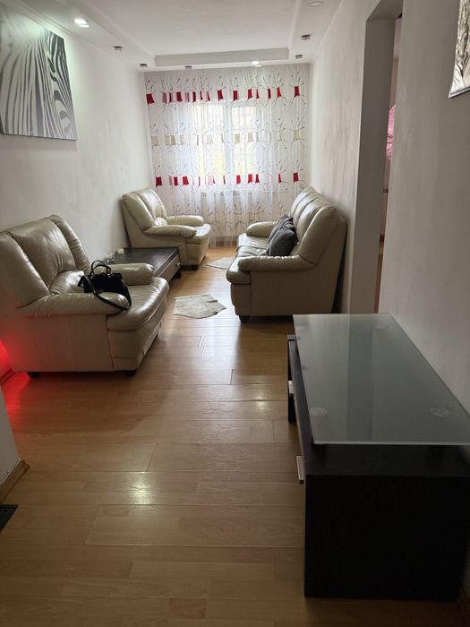 Inchiriez apartament cu  3 camere