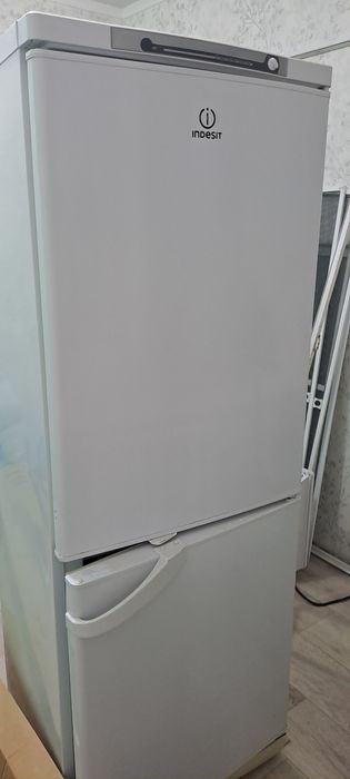 Продам холодильник indesit 5000