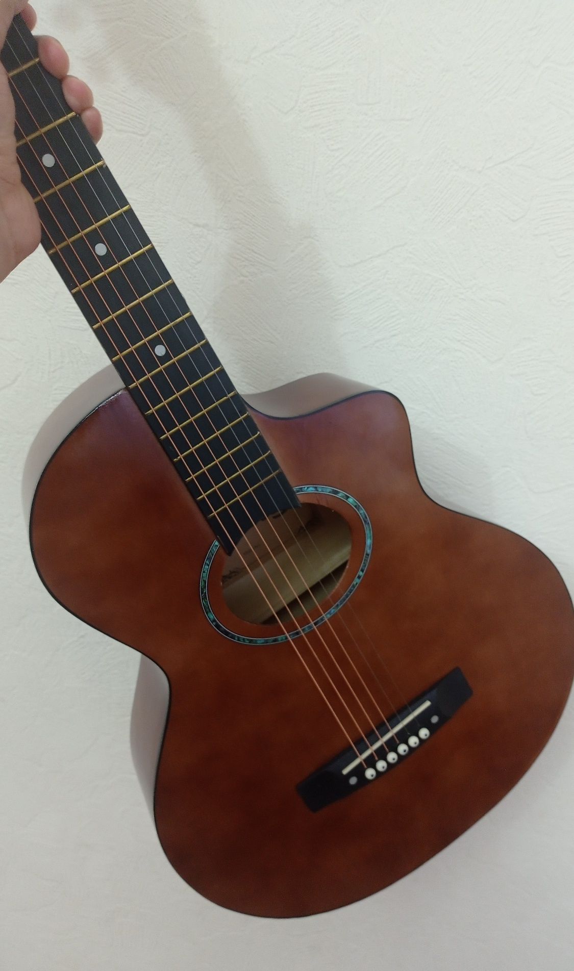 Venus gitara sotiladi-продаётся гитара