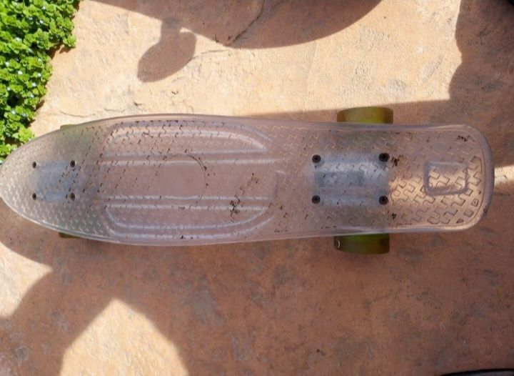 Skateboard transparent,cu rotii cu led