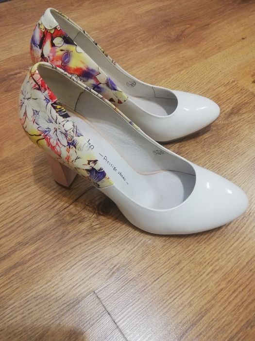 Продам туфли лакированные