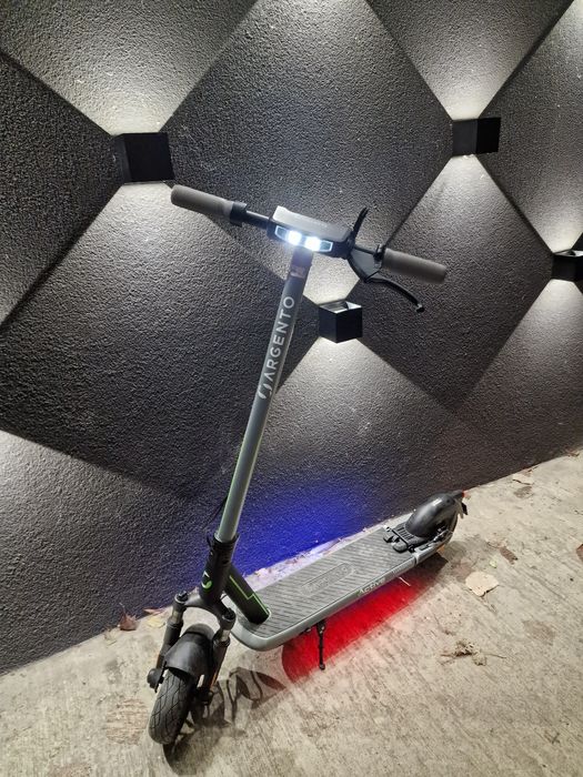 Електрическа тротинетка Argento Active – LED осветление, здрава констр