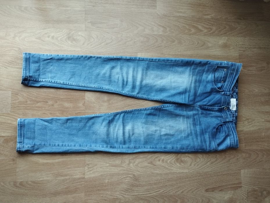 Blugi skinny Bell Field, mărimea L, în stare foarte bună