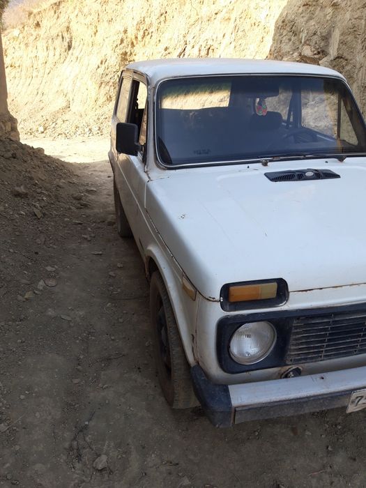 Niva moshina 4x4 sotiladi