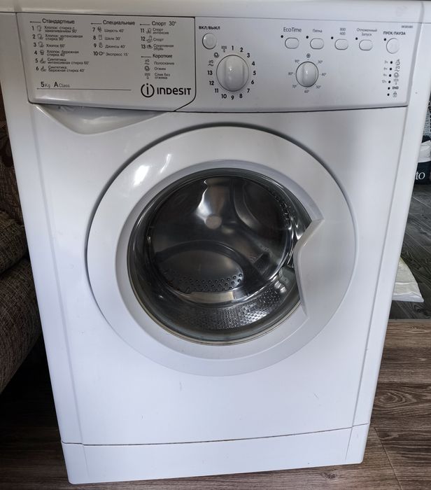 Продам стиральную машину Indesit на запчасти.