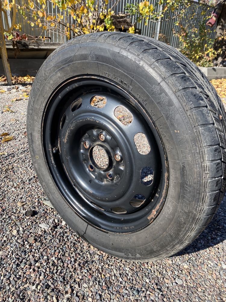 Продам диск с резиной 195/60 R 15