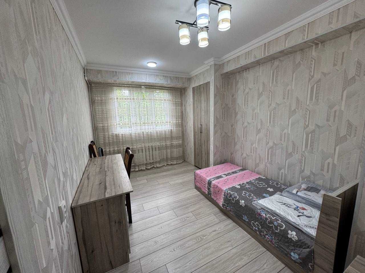 Продаётся своя 3в4 на Ц-4 (Алайский рынок) с мебелью и техникой!