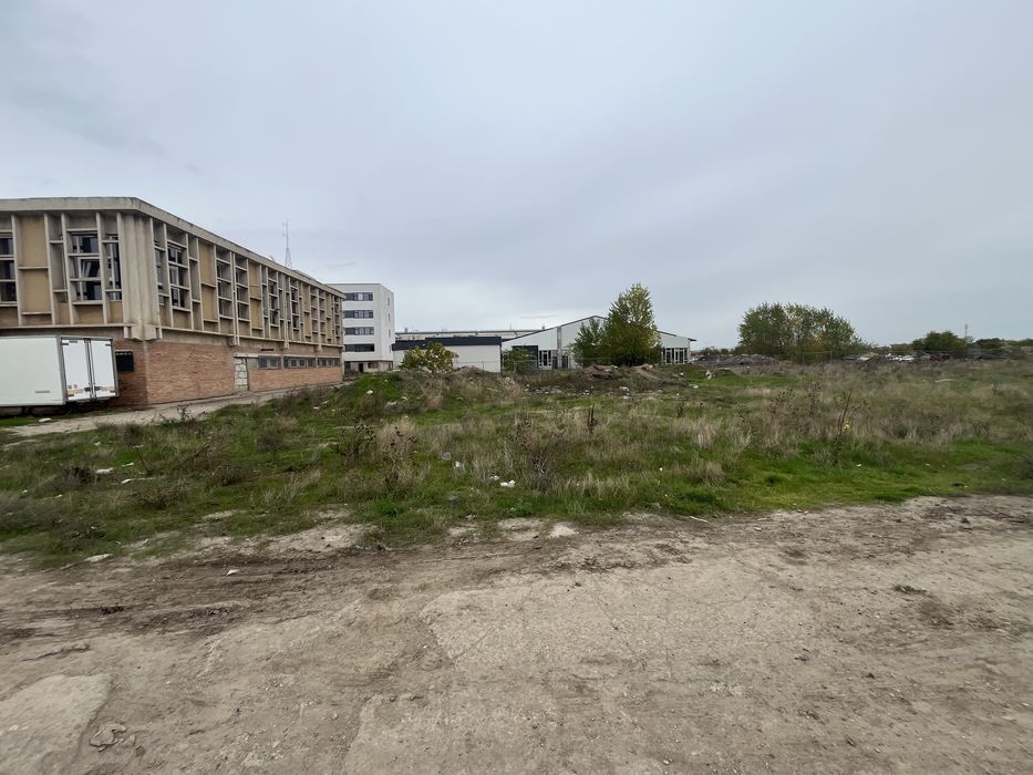 Teren intravilan de vanzare