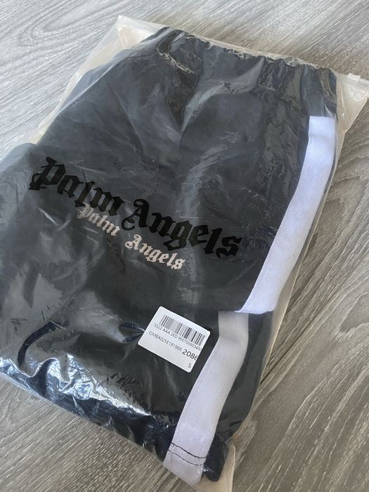 Pantalonii scurtii palm angels