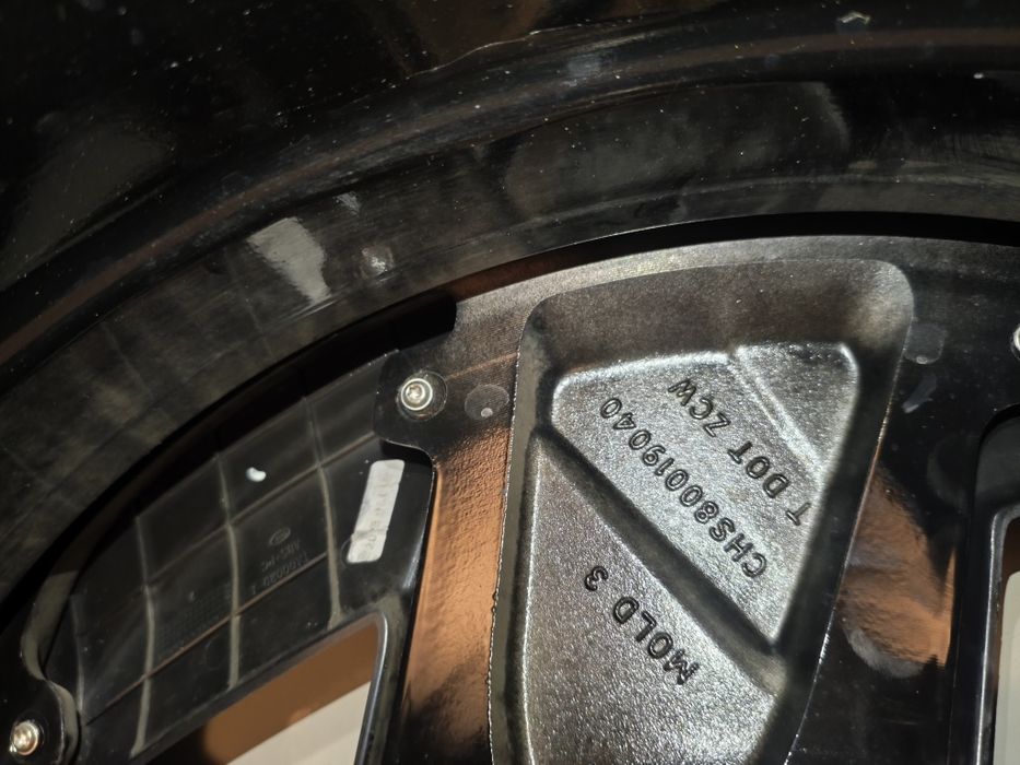 Vind roți complet 275/40 R21