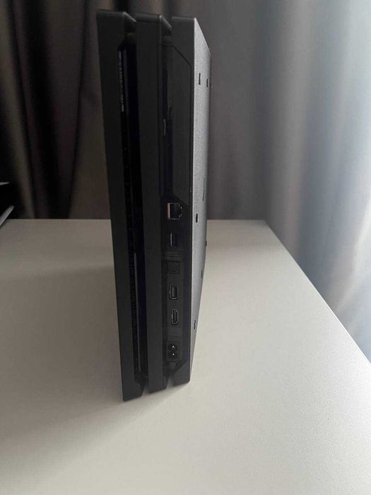 PlayStation 4 Pro (1 TB)