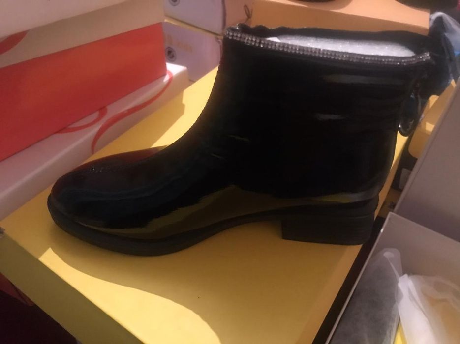 Обуви: размеры есть, пишите, звоните Если интересно.