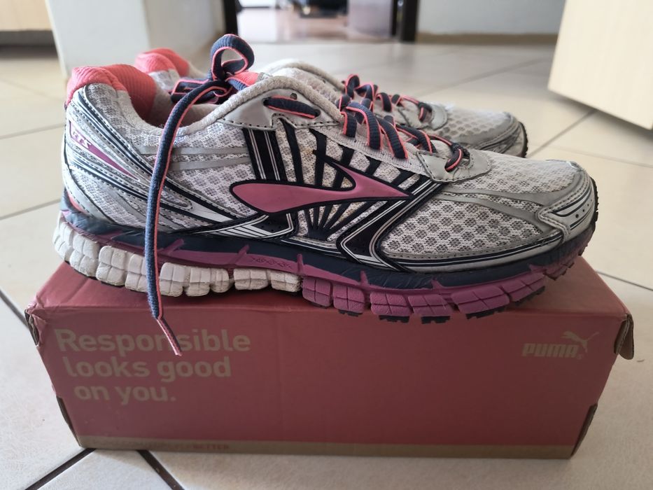 Vând adidași Brooks GTS14