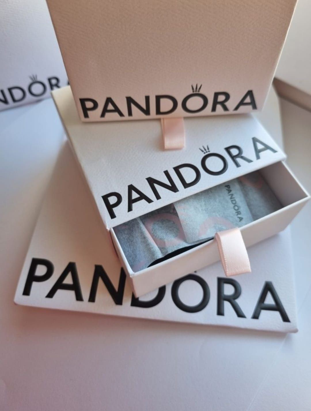 Cutie pentru bratara Pandora cadou