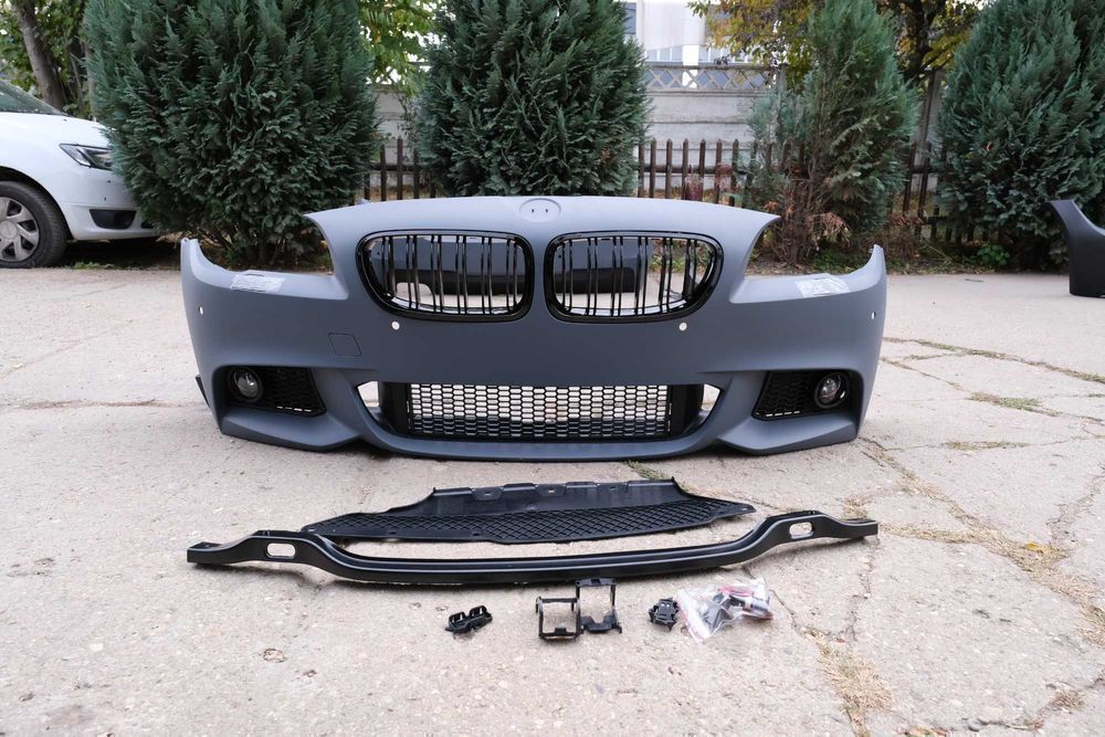 Kit Pachet M BMW F10 Seria 5 cu grile si accesorii