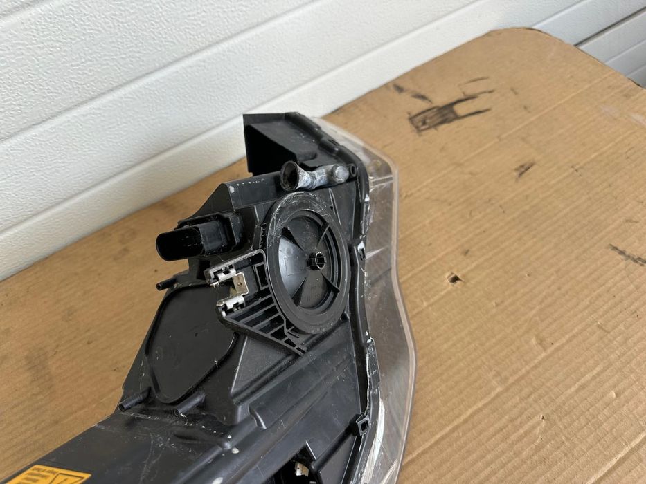 Ляв фар би-ксенон Ауди А1