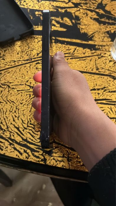 Vind iphone 12 sau si schimb cu atv 125 cc pertul este 700 lei