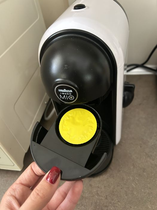 Еспресо кафемашина с капсули LAVAZZA MINU COMPACT A MODO MIO
