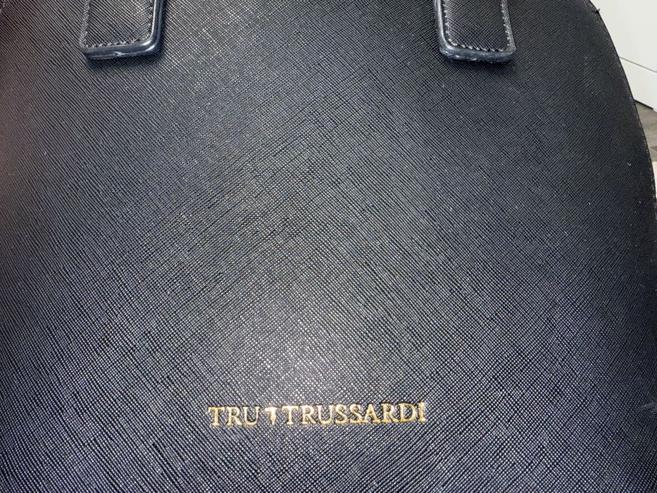 Geanta Truttrussardi purtata, dar in stare buna