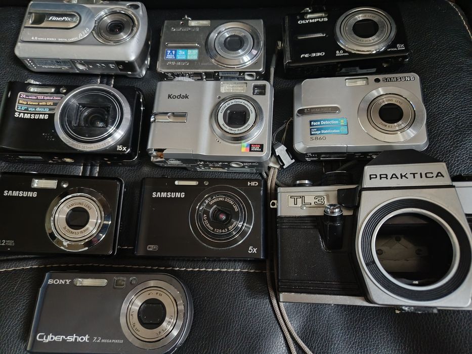 Lot de 10 aparate foto defecte pentru piese