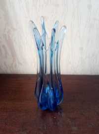 ваза под цветы небесно-голубого цвета