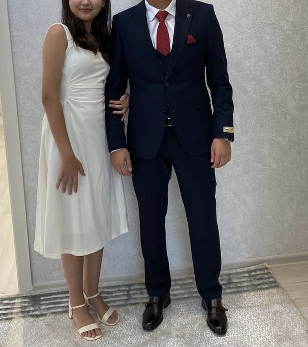 Мужкой костюм с галстуком