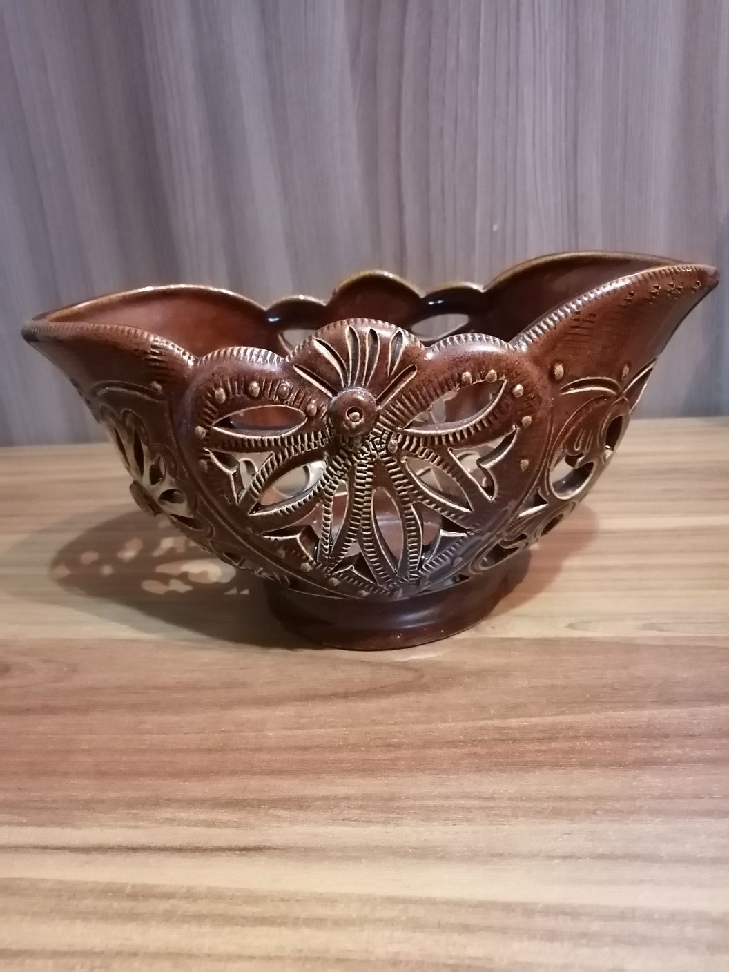 Продам керамическую конфетницу