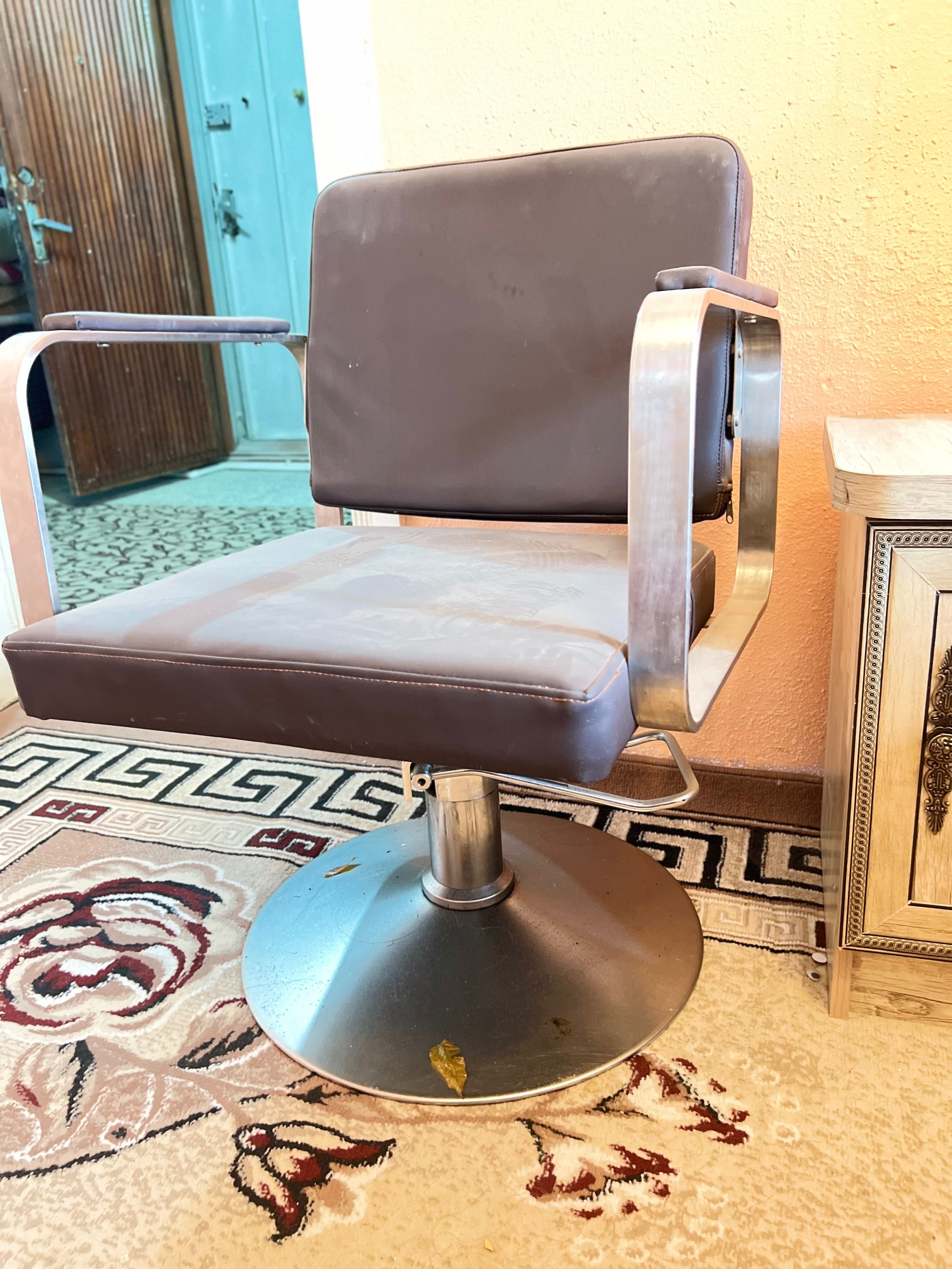 Kreslo dlya salon krasati