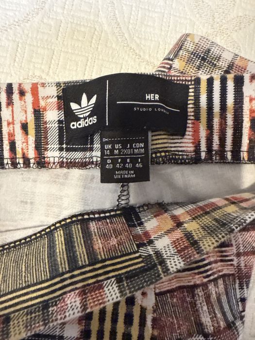 Colanti sala Adidas