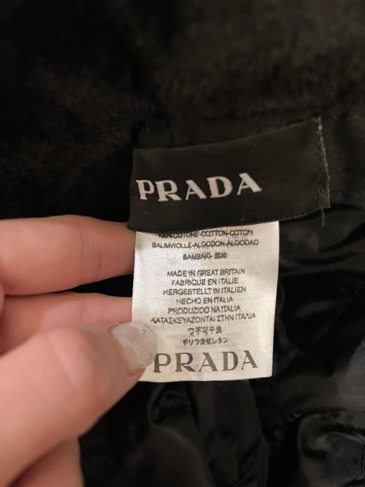 Palarie Prada neagra