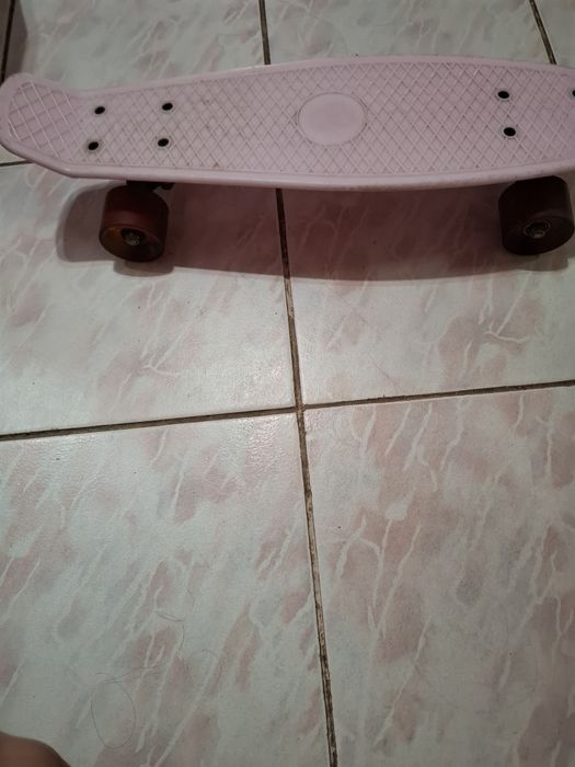 Vând penyboard culoare roz stare bună.