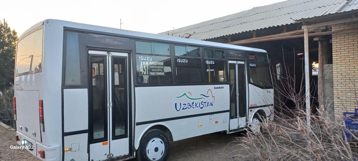 Isuzu NP 21 2012 yil
